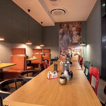 Ibis Styles 3* פורצהיים